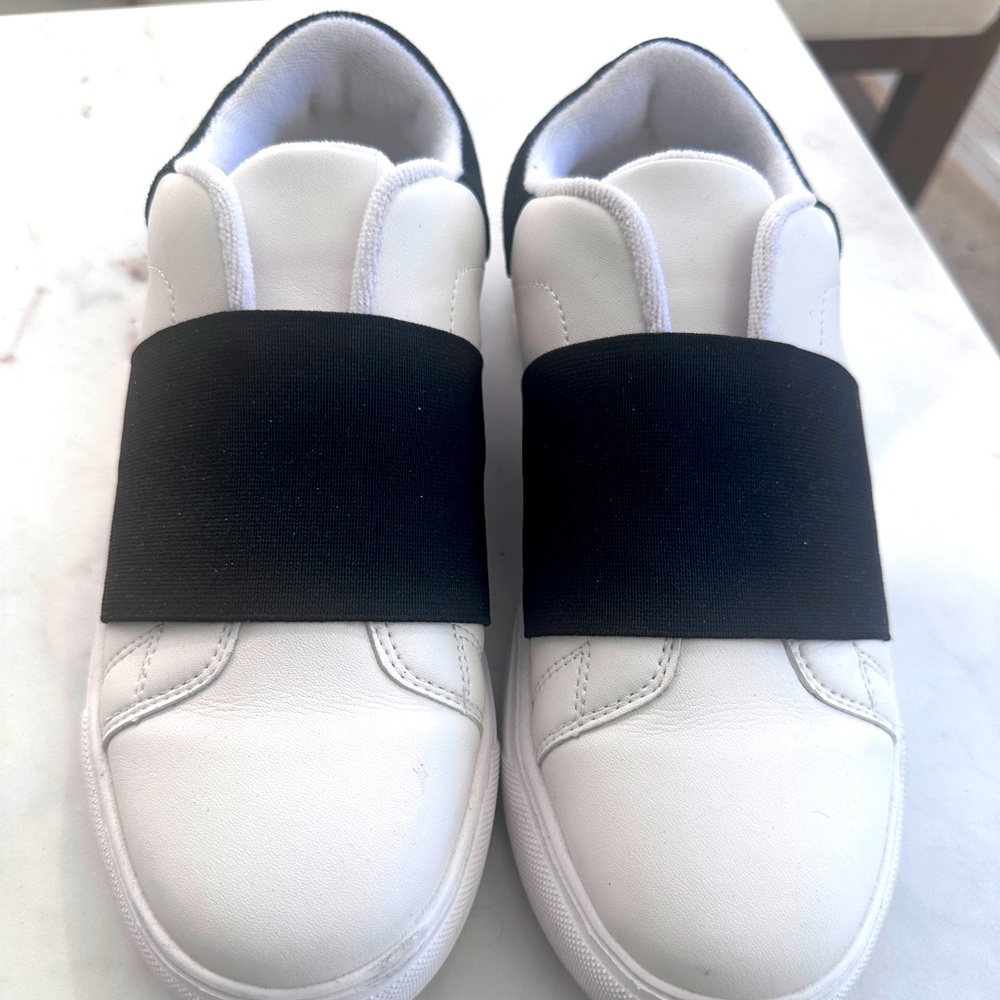 Vince Camuto sneakers (washable)
